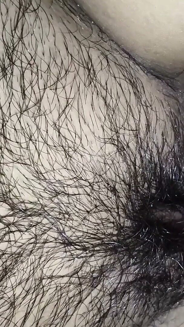 Ritu Bhabhi: Compartilhando uma cama com a meia-irmã, eu fodo sua buceta