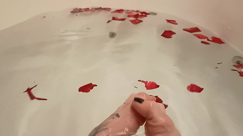Mel Fire: Spa do pé com Rose Petal esmagando