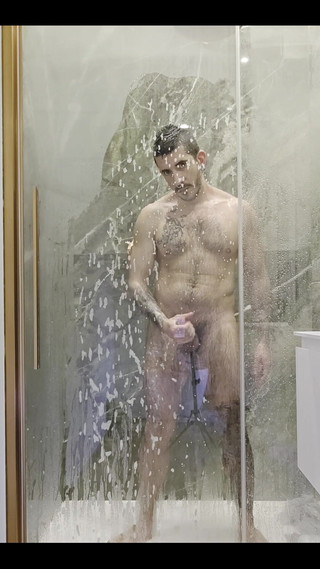 Max Xedephiro: 誰か一緒にシャワーに入りたい?