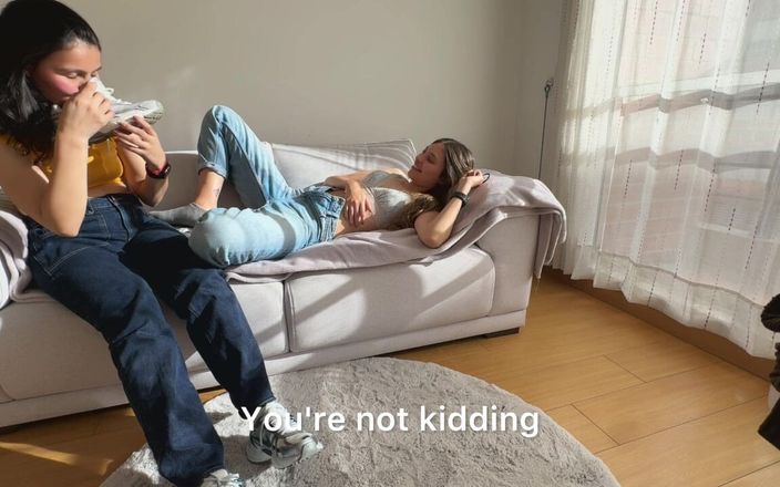 scarlettandc: Two Lesbians Have a Strong Smelly Feet Female Wrestling Match