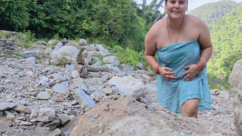 Desi chudai hub: Seks perkhemahan gunung pancutan mani di dalam pepek