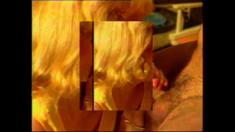 Vintage megastore: ブロンドの素人熟女が犯される前に巨根をしゃぶった