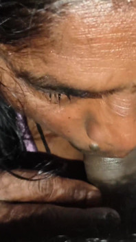 Caliente Sangeeta bhabhi chupa polla y traga mi semen