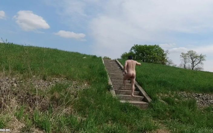 Samwieszkto84: Ik ben risicovol en naakt buiten
