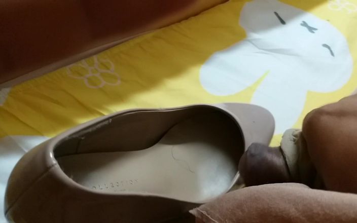 Kit19881127: Кончают в колготках 21
