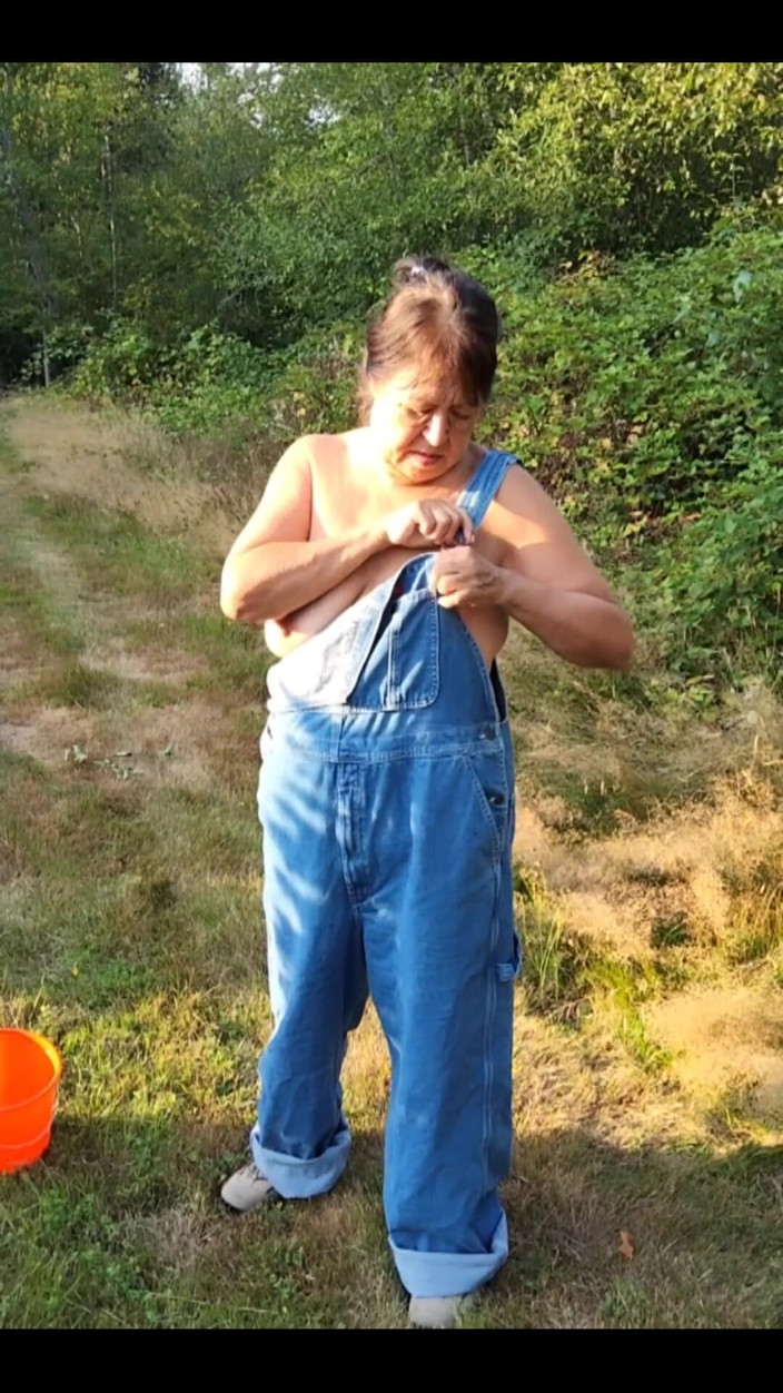 Zilah Luz: Time to Pick Blackberries