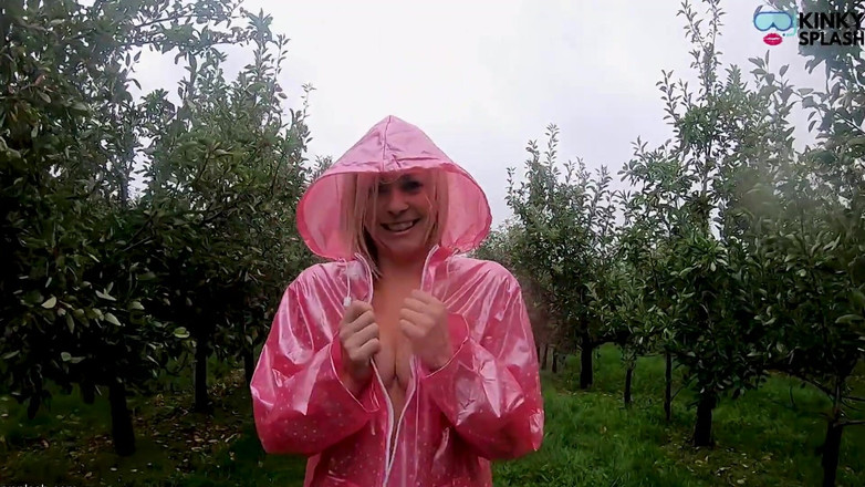 UKCuteGirl: Lucy průhledné rainwear &amp; venkovní veřejné škádlení kundičky