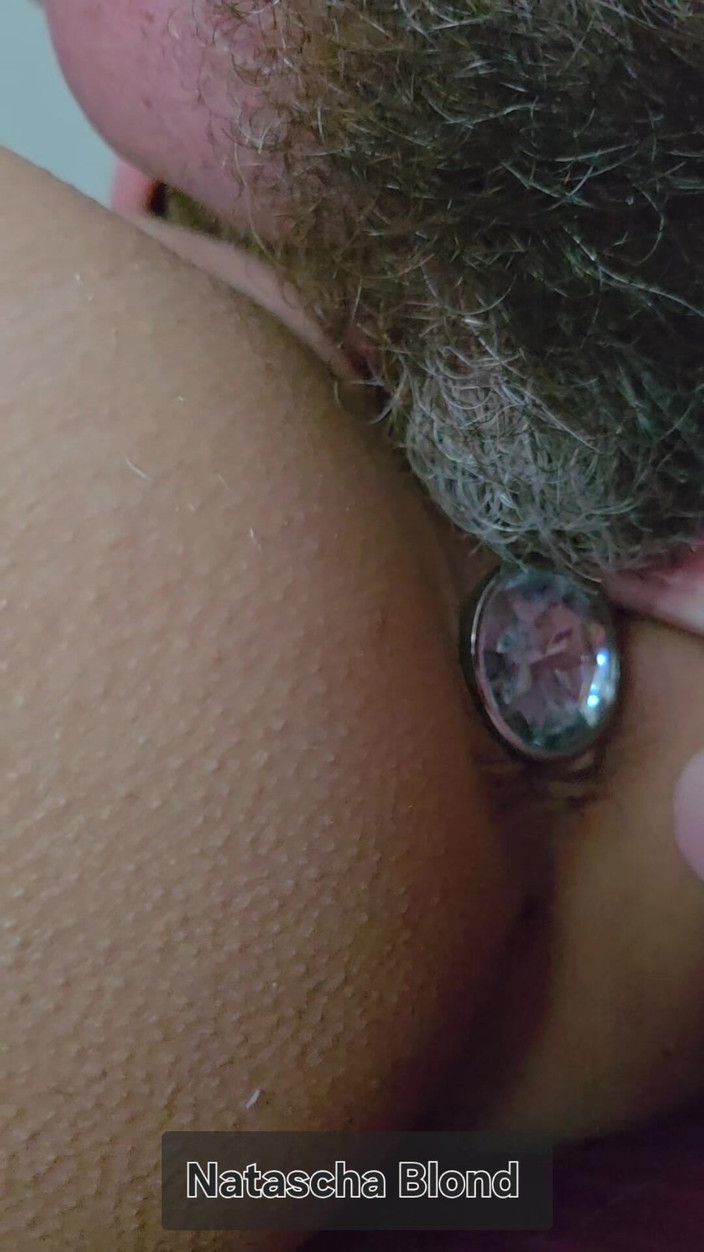 Lordkryos999: Lízal jsem ukrajinskou děvku a stříkal do její kundičky.