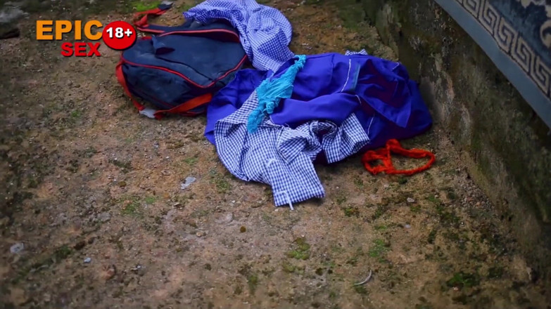 Epicafri: Sesso lesbico all'aperto al college