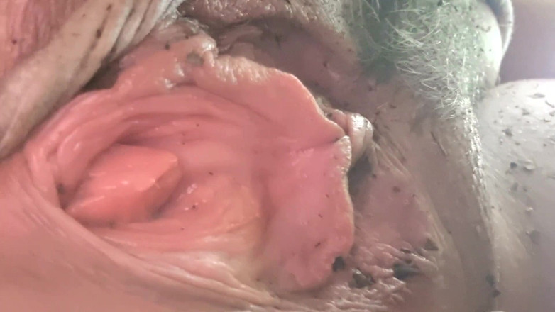 Mania Pigmilk: Coño sucio en el bosque extremo de cerca