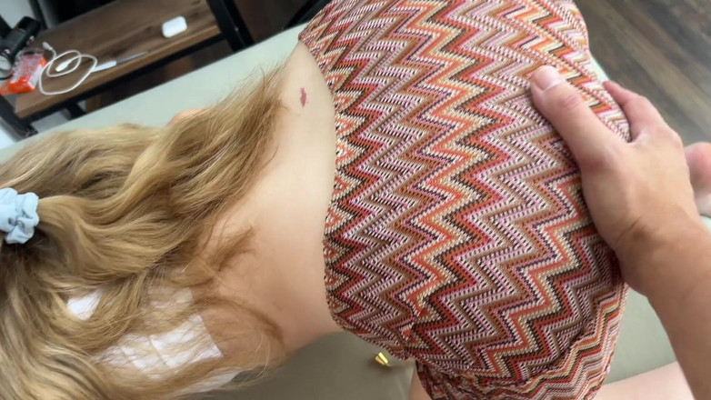 Mila Pie: 她找到了继父的自慰器，并决定和她的继兄弟一起玩