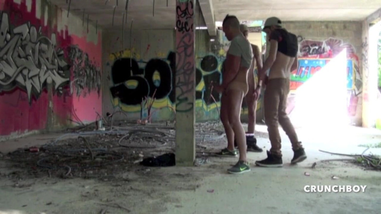 Raw French Bad boys: Gangbang en croisière exhib par 2 garçons hétérosextiles, scally lads