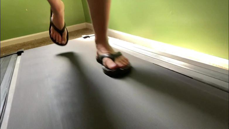 footivities: Feet in Flip Flops on the Treadmill - Ivys Feet