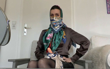 Lady Victoria Valente: Šátek v šátku a hadrová maska - dnes se nacházíte v honění!