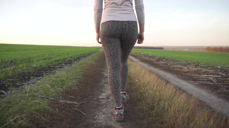 Teasecombo 4K: Adorate il mio culo miLF che cammina in leggings attillati...