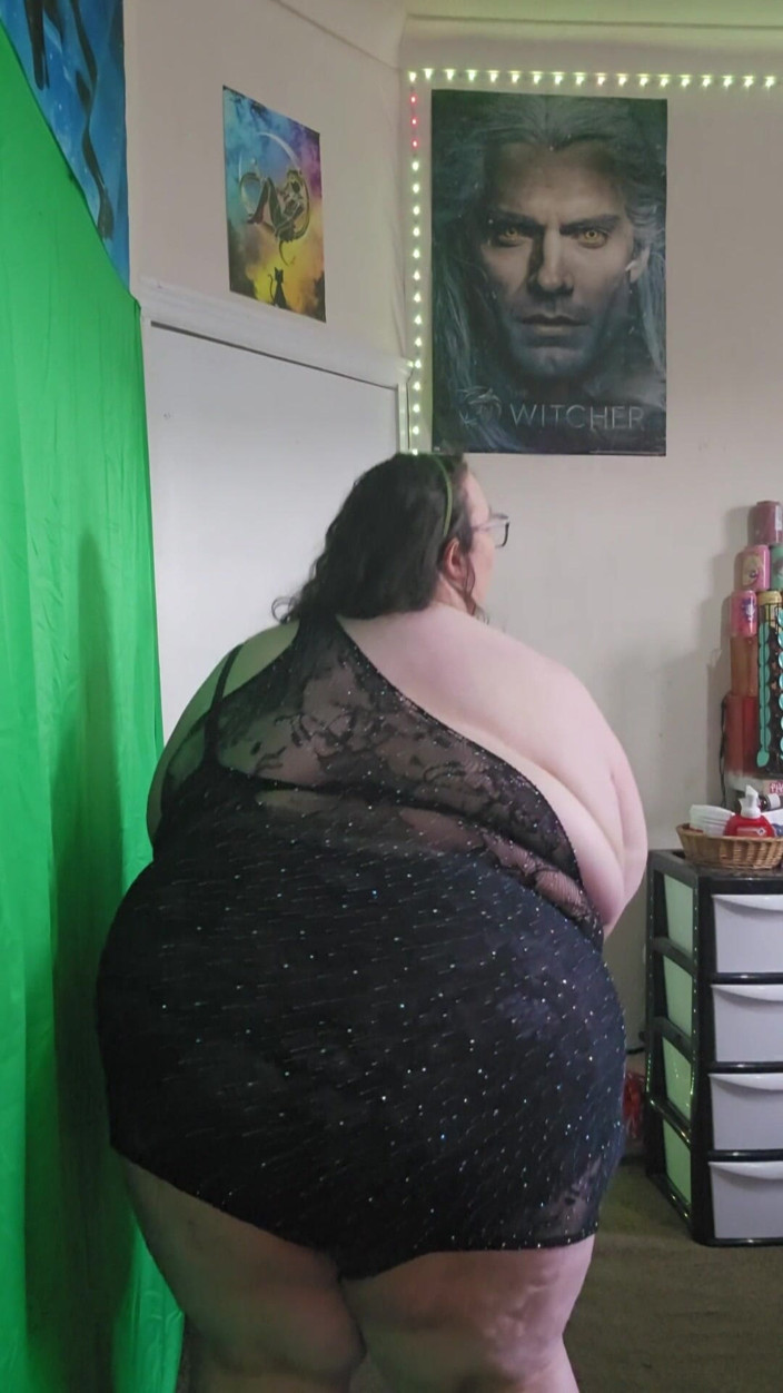 SSBBWLadyBrads: Låt oss strippa och dansa SSBBW