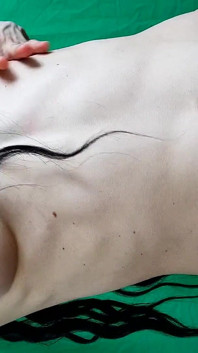 Selfie : La nudité érotique déchirante d’Ita