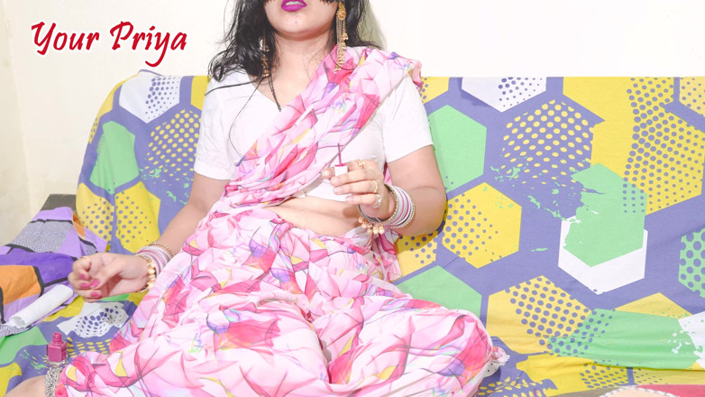 Your Priya: Une belle-mère pisse et baise. Elle est à l’apogée avec un...