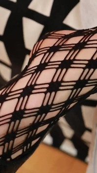 Elegant mesh & shiny pumps - relaxed loosefit tease