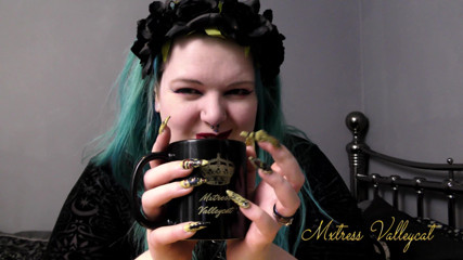 Mxtress Valleycat: Claw worship