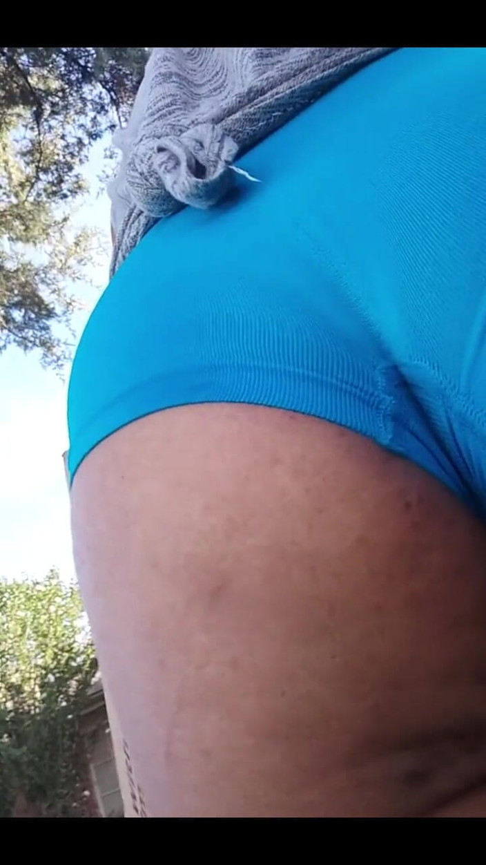 KNKY Bee: Big Ass