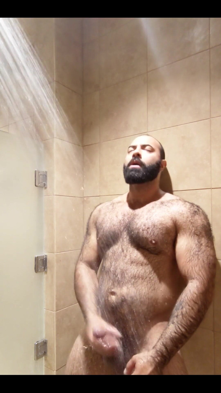Lobo: Shower Time