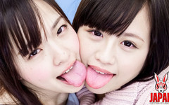 Japan Fetish Fusion: Squisiti baci francesi pov lesbici e saliva giocano in punto...