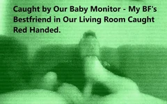 Attrapé par notre babyphone - le meilleur ami de mon copain dans notre salon se fait prendre en flagrant délit.