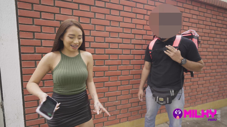 Milky Peru: Peruaner mit dickem arsch stellt heiße fragen im freien und...