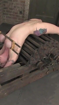 Berlin และนมยักษ์ของเธอกลับมาแล้ว Bondage นมสุดยอดและแตกแรงๆ