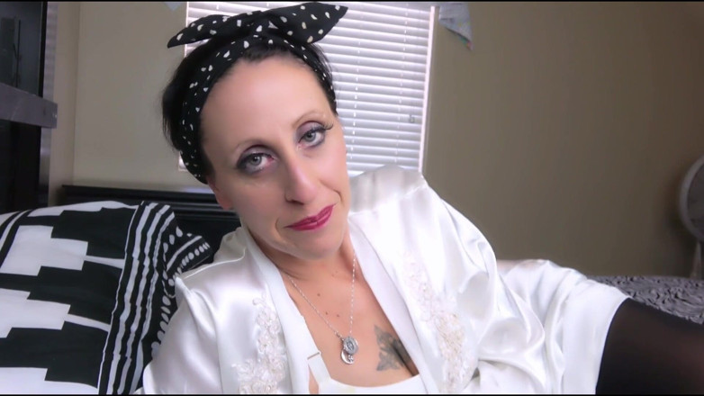 Lourdes Noir: I'm the only woman for you. Aren't i step-son