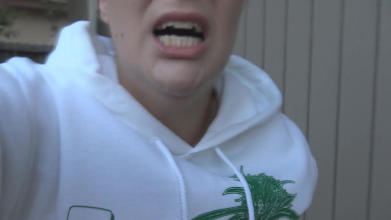 Tropical Lust: Kendra gets locked out of her house