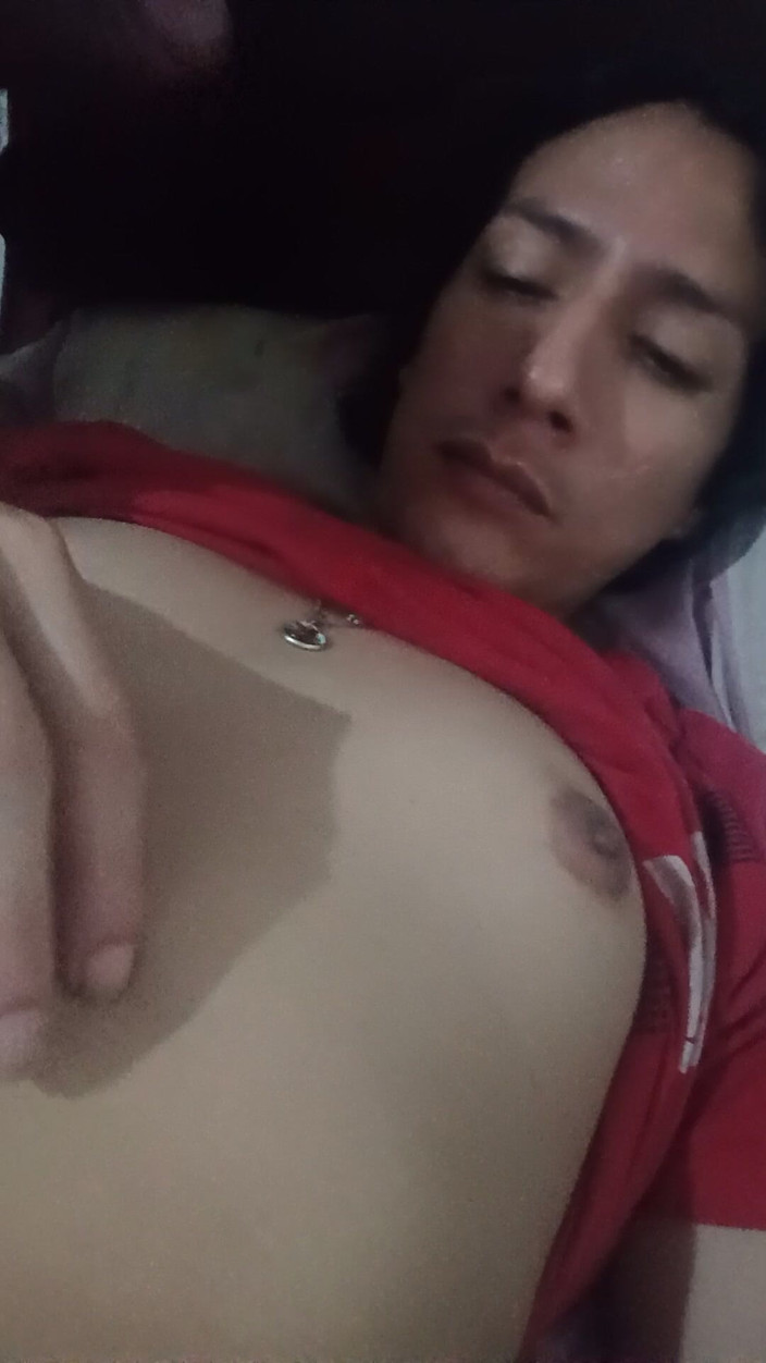 Femboy from Colombia: Mengisapnya enak dengan semua gerakan