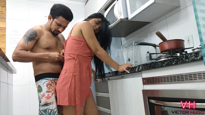 VictorHugo: Il mio matrigna pugni la figa della sua ragazza in...