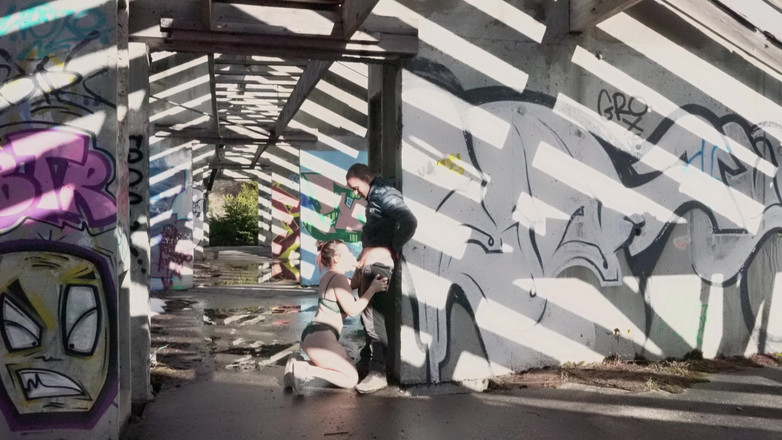 Petitpiment: Succhio il mio ragazzo urbex!