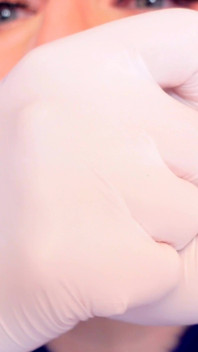 흑형 립스틱을 바르는 의료용 질싸 백마 간호사 장갑과 털 - 금발 ASMR