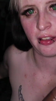 Lilith Vale Throats BBC för en oral creampie