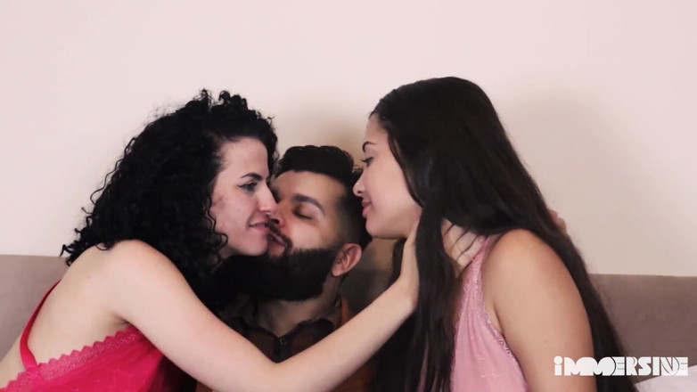 Lady Snow Brasil: Две замечательные девушки в их первом тройничке