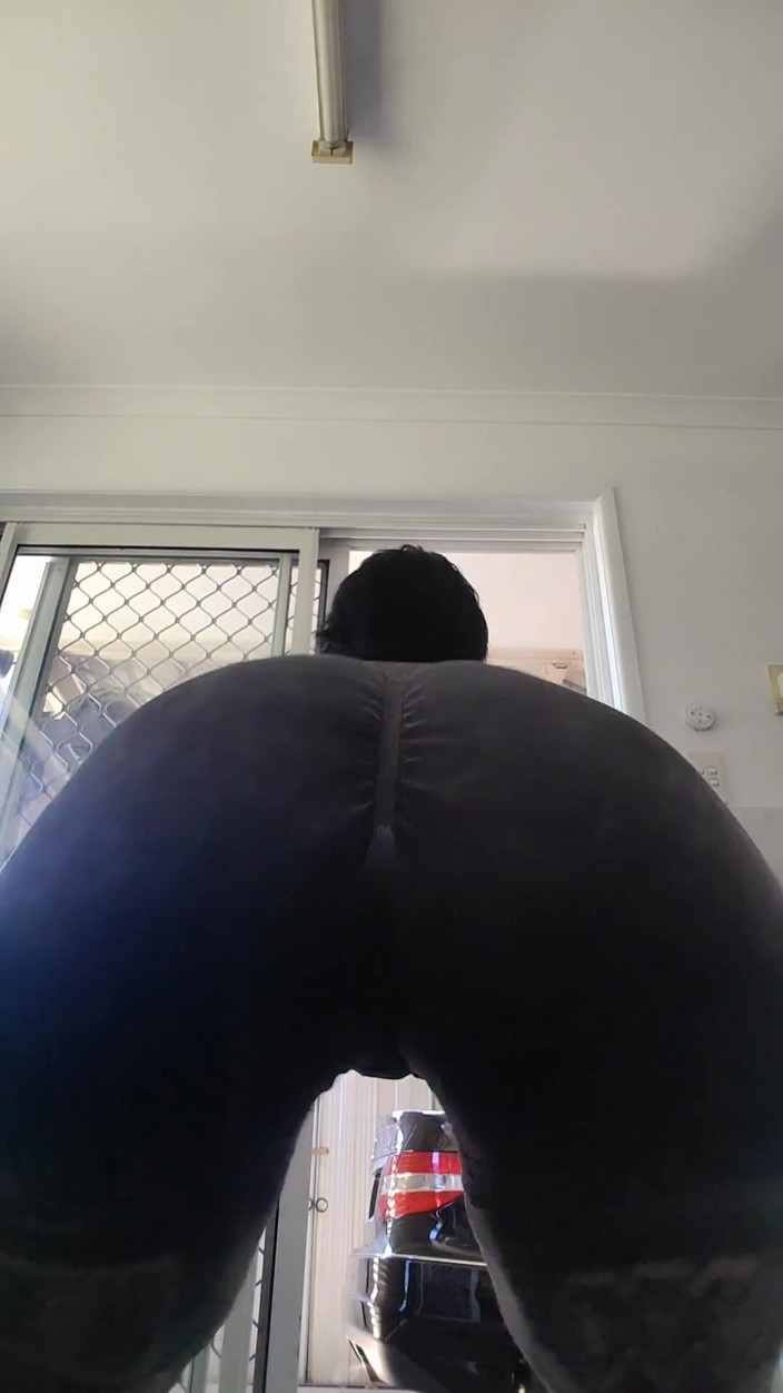 Melody Radford: Twerking for Tips