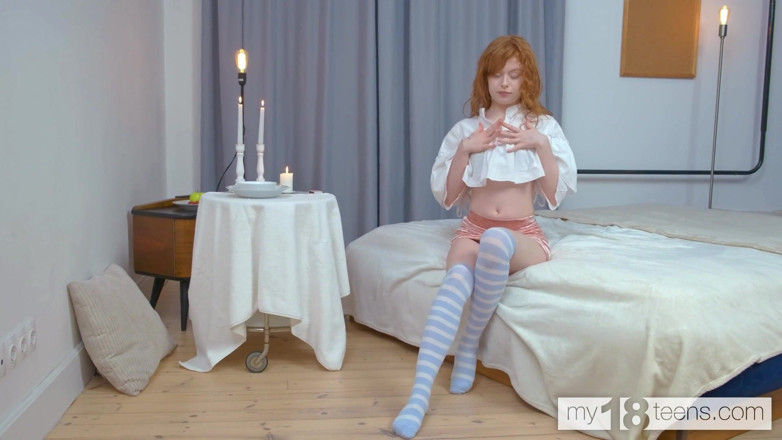 My 18 Teens: My18teens - chica pelirroja de piel pálida folla su coño con...