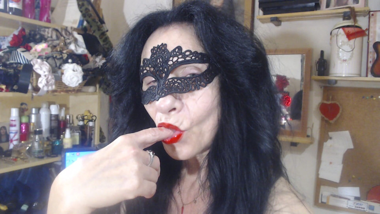 WEBREGINETTA2023: З-під червоної спідниці, щоб зняти панчохи і мастурбувати