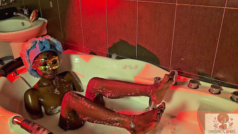 Naturelle Chocolat: Jsem Tak Špinavá Děvka!! Nechal Jsem Jaccuzzi Trysky Šukat Moji Kundičku, Dokud...