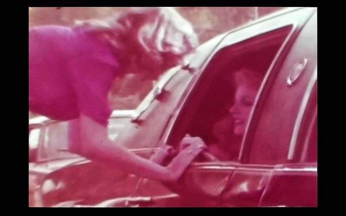 Close Encounter Vintage: Винтажное порно, эротический театр в ретро видео - автостопщица