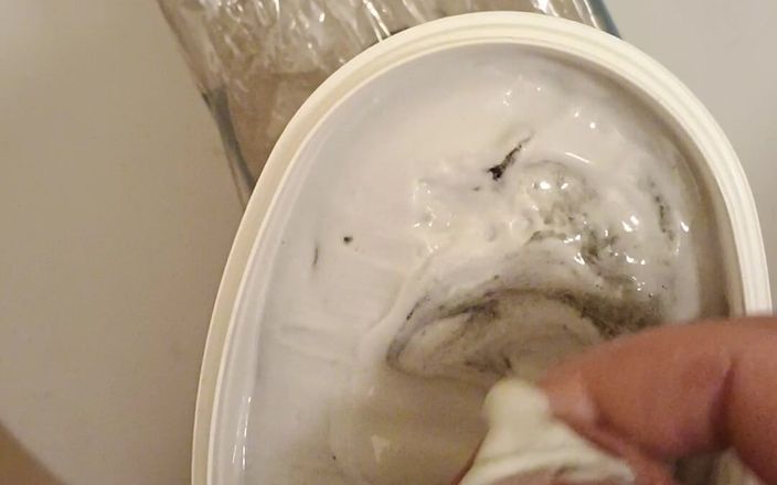 Ed Eden: Manger de la crème glacée