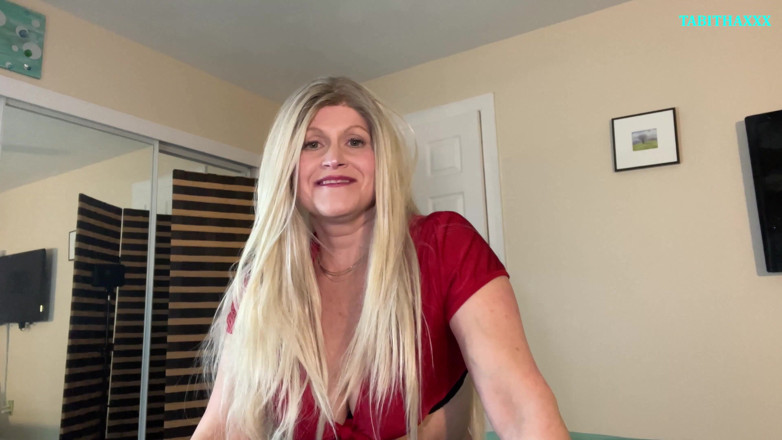 TabithaXXX: Une jeune Coréenne sexy insémine une MILF mature