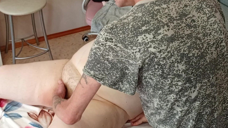 Zona901: Přítel mu masíroval prsa a kundičku nemohl vznést odpor a...