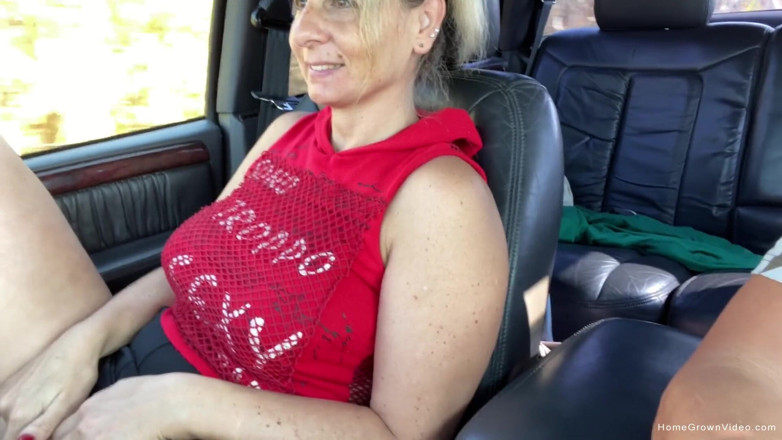 Homegrown Big Tits: Amateur-ehefrau im auto gefickt