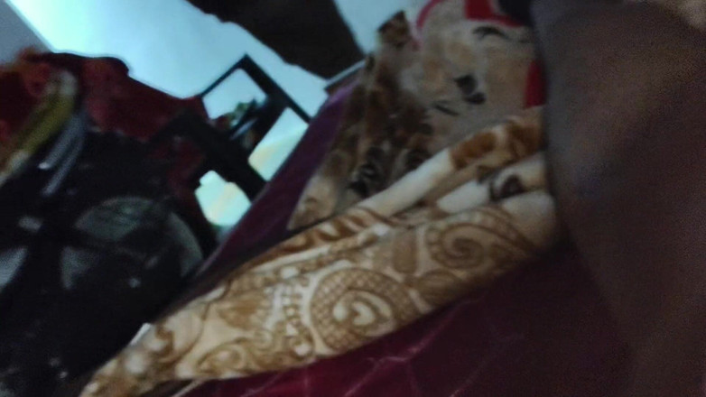 Premi pooja: Desi bhabhi lutscht den schwanz des ältesten mannes