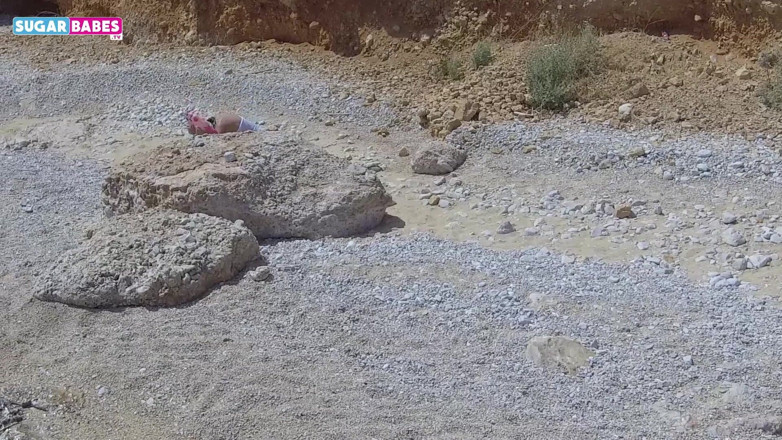SugarBabesTV: Orgasmo mojado en la playa de verano