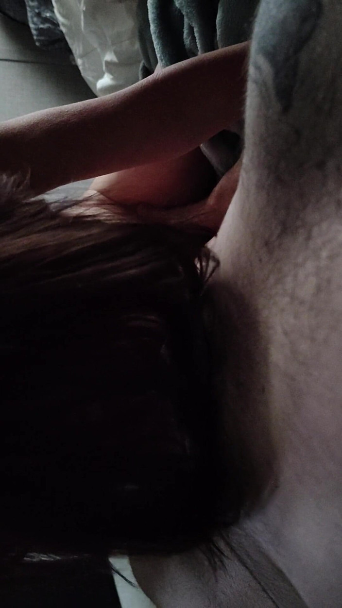 Pussy hound: Meia-irmã sexy milf com peitos falsos